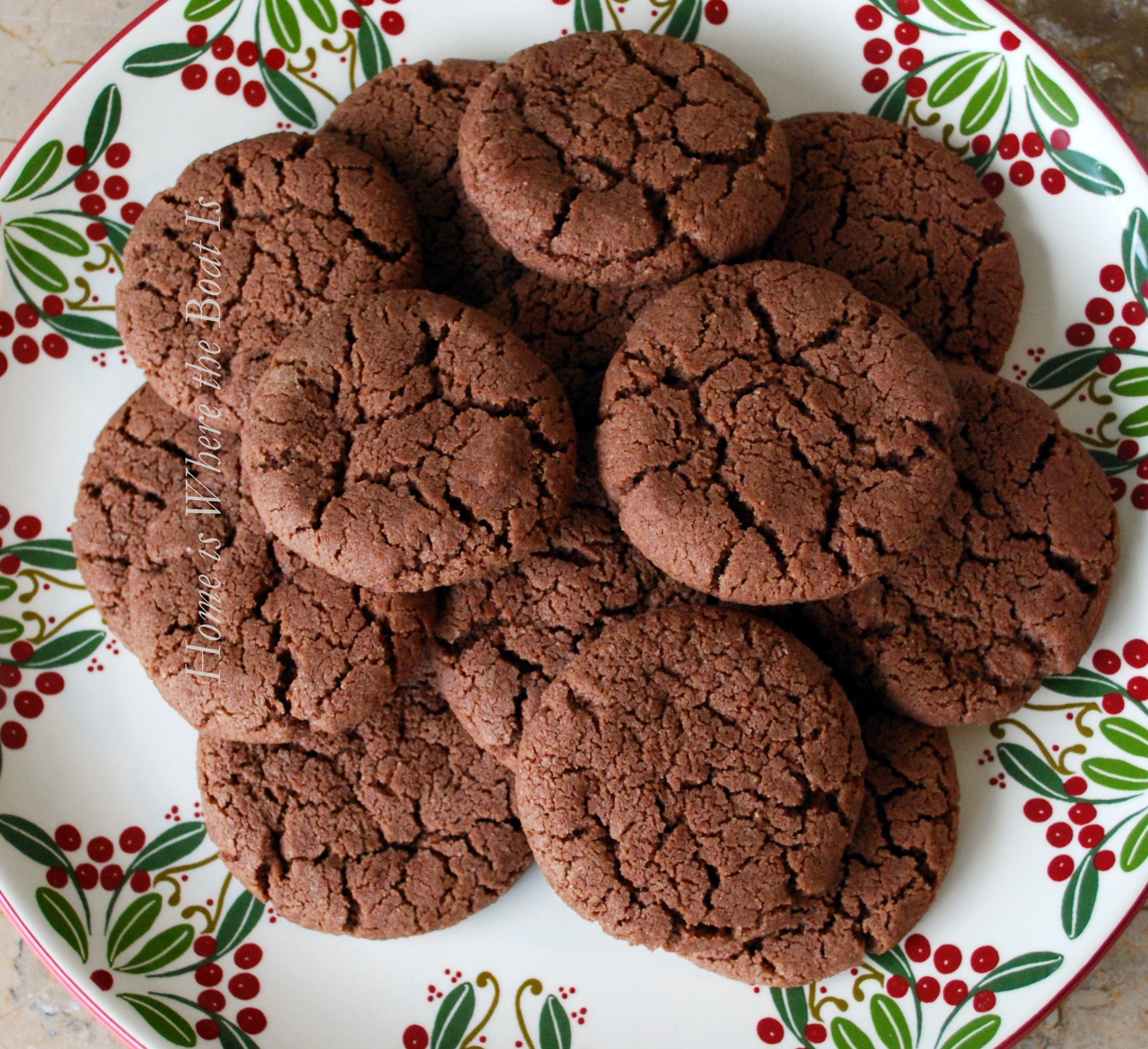 Печенье без шоколада. Кукис печенье шоколадное. Круглое шоколадное печенье. Шоколадное песочное печенье. Печенье сдобное шоколадное.